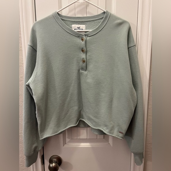 Hollister Tops - 🟡 Hollister Cropped Sweatshirt Sage Green Medium EUC